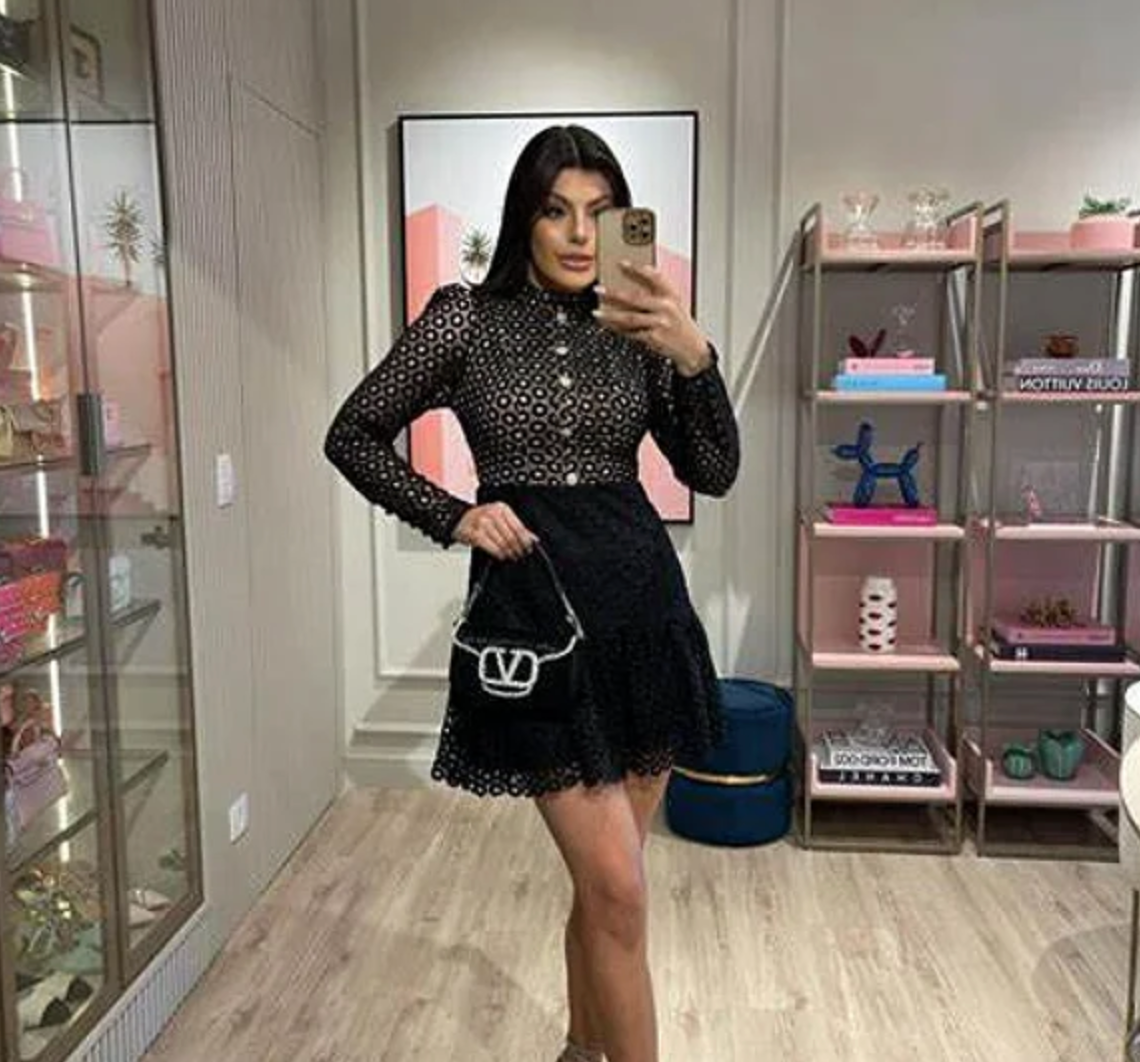 VESTIDO PRETO CURTO DE MANGAS LONGAS EM GUIPIR MY HEART LIMONADA PINK