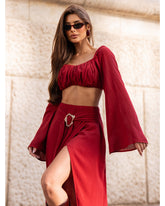 modelo-usabndo-conjunto-preto-2 modelo-usabndo-conjunto-preto-1 modelo-usabndo-conjunto-preto-3 modelo-usabndo-conjunto-preto-4 CONJUNTO FALL LOVER- Conjunto Top de mangas longas e Saia Transpassada com Amarração na Cintura Black